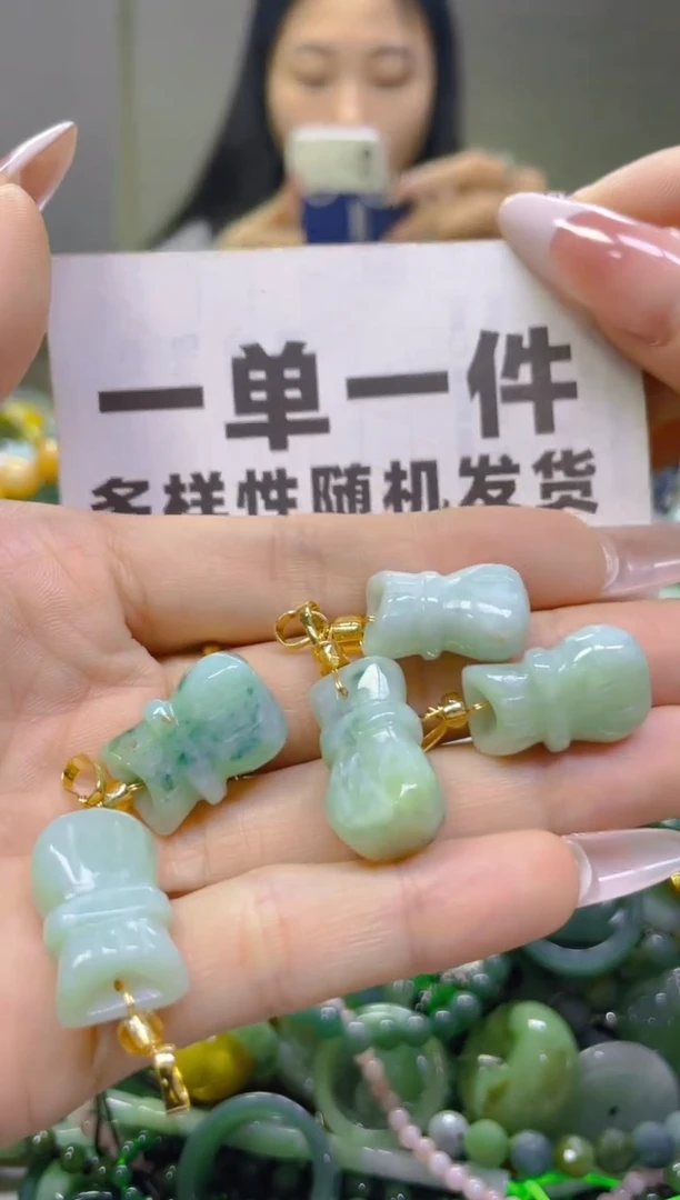 翡翠未镶嵌颈饰一单一个多样性随机发一件