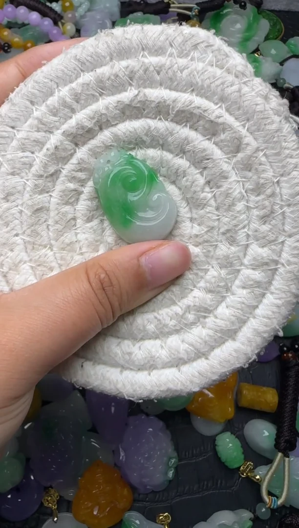 颈饰未镶嵌翡翠缅甸翡翠吊坠