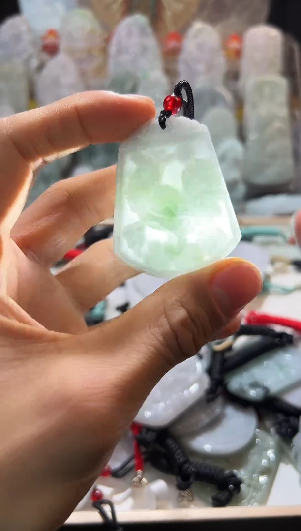 颈饰未镶嵌翡翠1