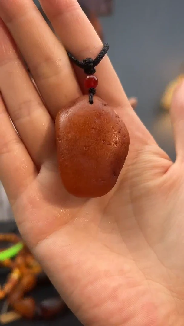 未镶嵌颈饰琥珀吊坠