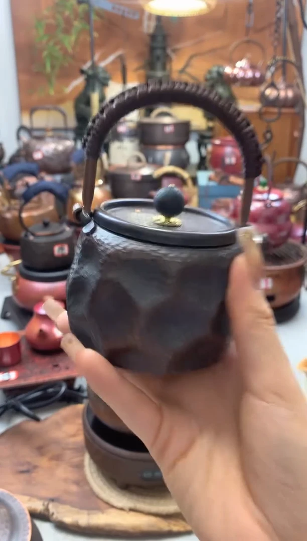 黑武士石头纹提梁紫铜壶