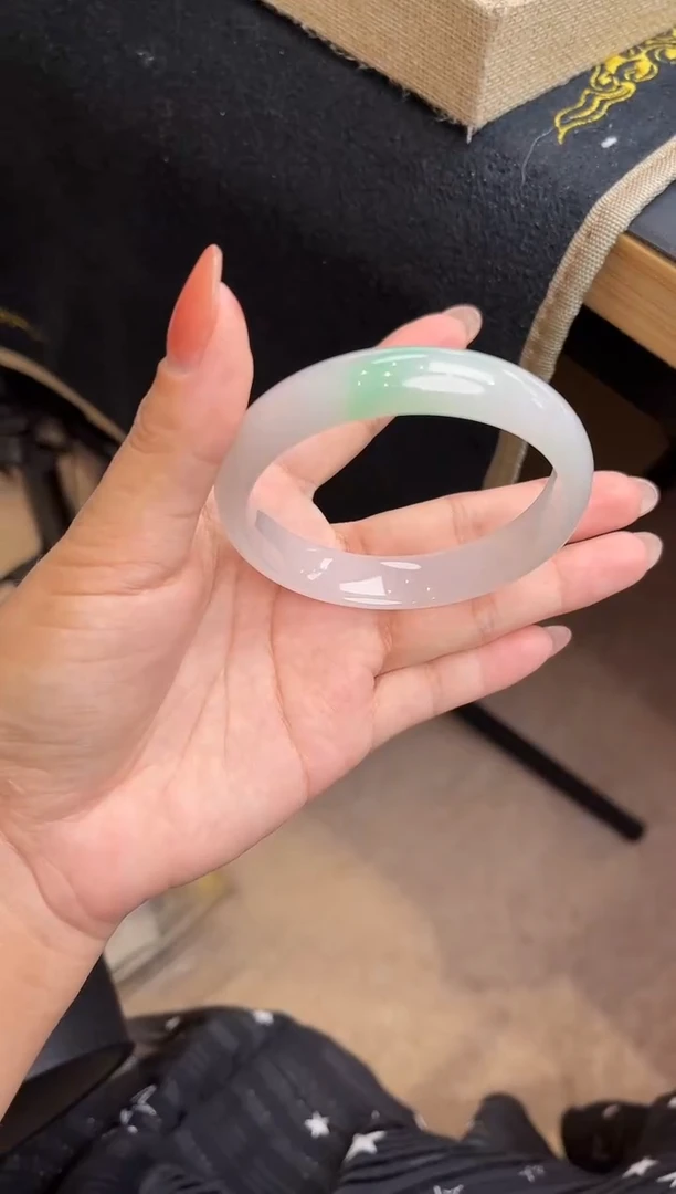 未镶嵌手镯翡翠手镯