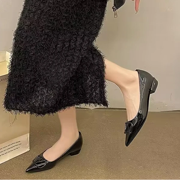尖头单鞋平底气质裸色法式2025新款百搭浅口通勤鞋女晚晚风温柔鞋