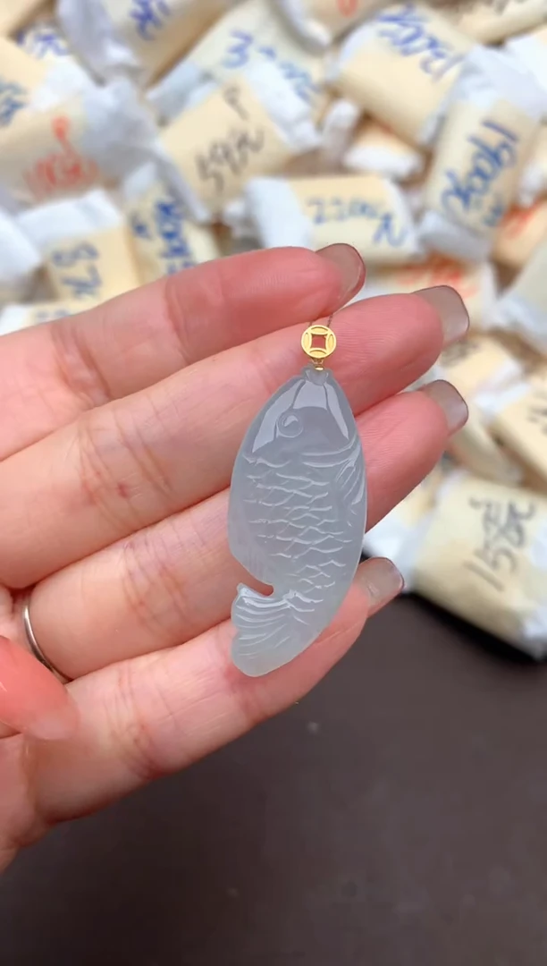 翡翠挂件18K金镶嵌一