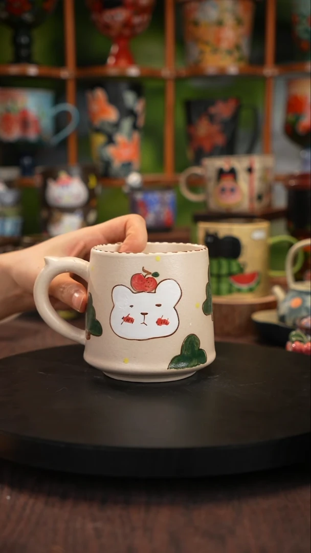 釉下手绘陶瓷杯子