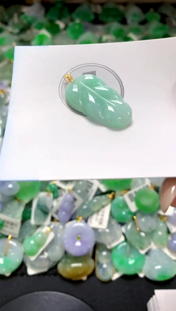 翡翠18K金镶嵌颈饰1111111111111111