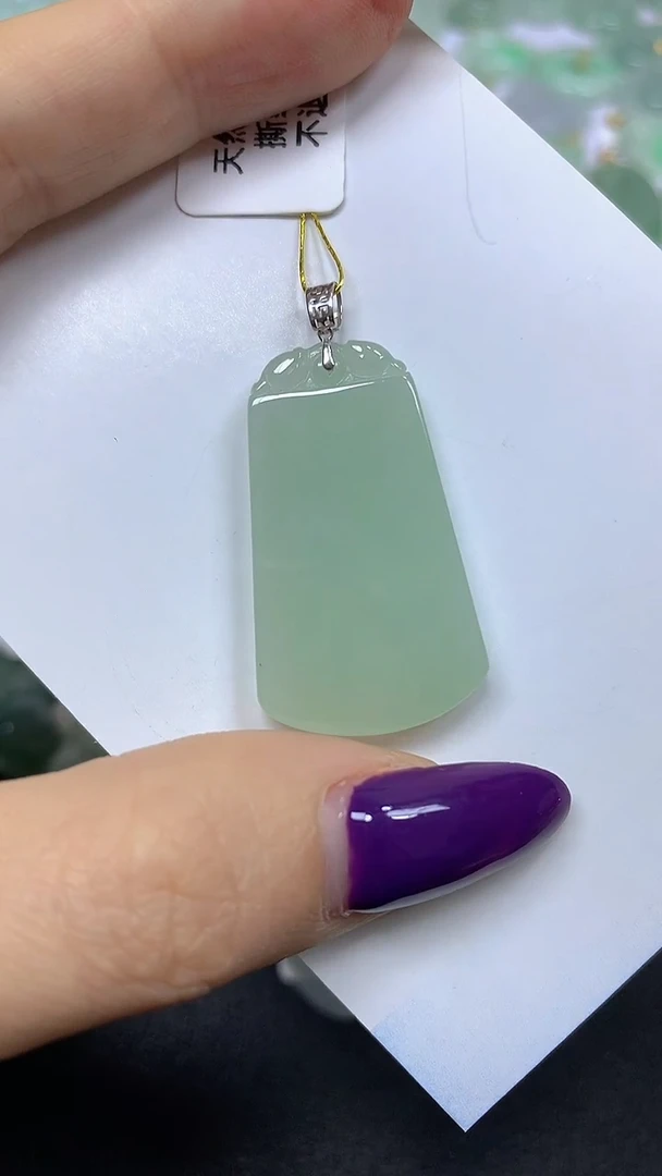 颈饰18K金镶嵌翡翠