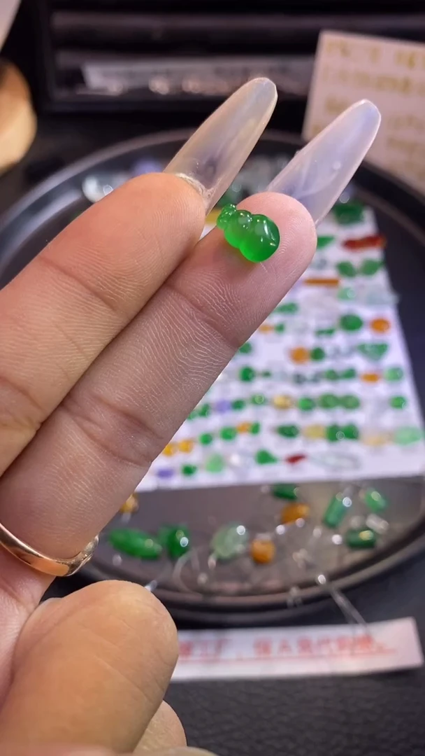 翡翠挂件未镶嵌葫芦