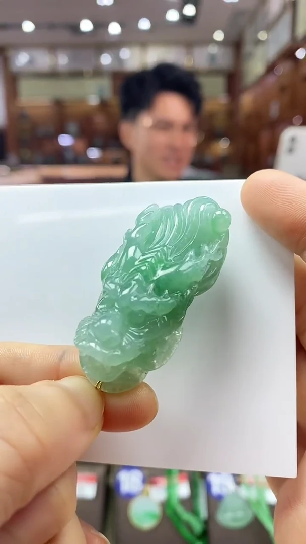 颈饰未镶嵌翡翠龙