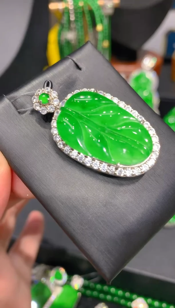 颈饰银S925镶嵌翡翠9一季