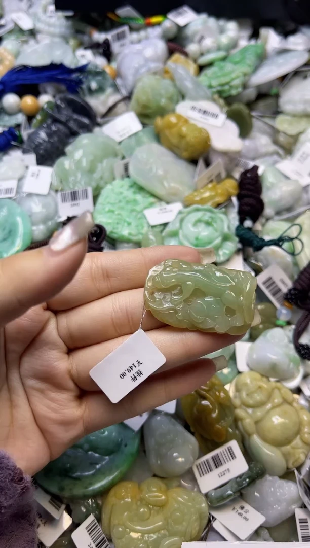 【闪购商品】翡翠颈饰未镶嵌00000020