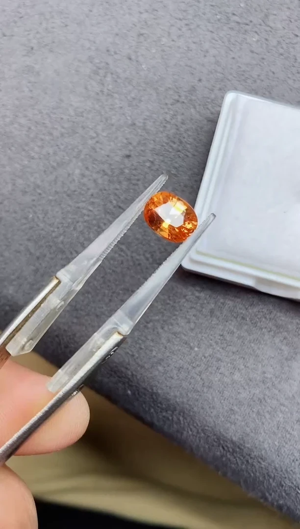 未镶嵌裸石石榴石（芬达石）2.92ct