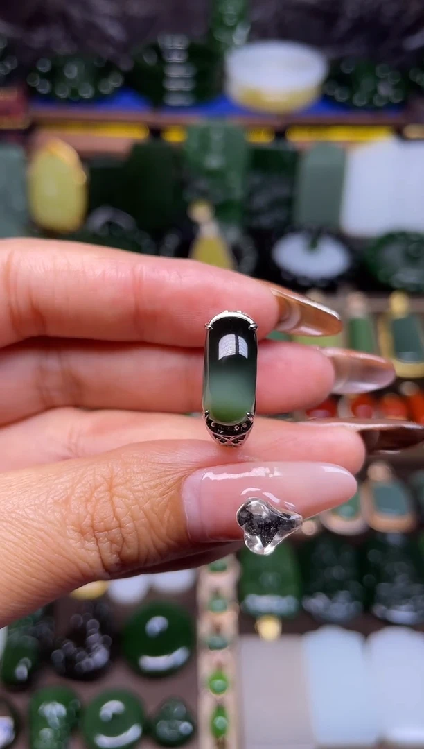 颈饰银S925镶嵌和田玉黑猫戒指