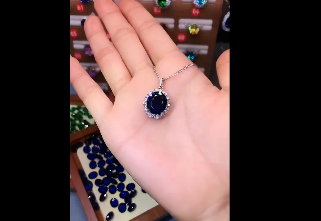 吊坠925银 吊坠925银 大克拉 精致豪华镶嵌蓝色轻奢吊坠02120