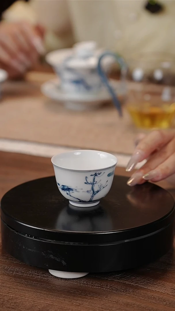 石明辉亲工山水图钟形杯