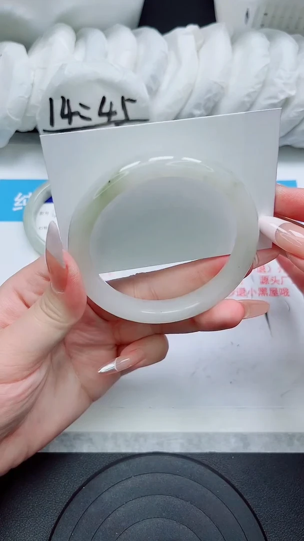 【闪购商品】石英质玉手镯未镶嵌125