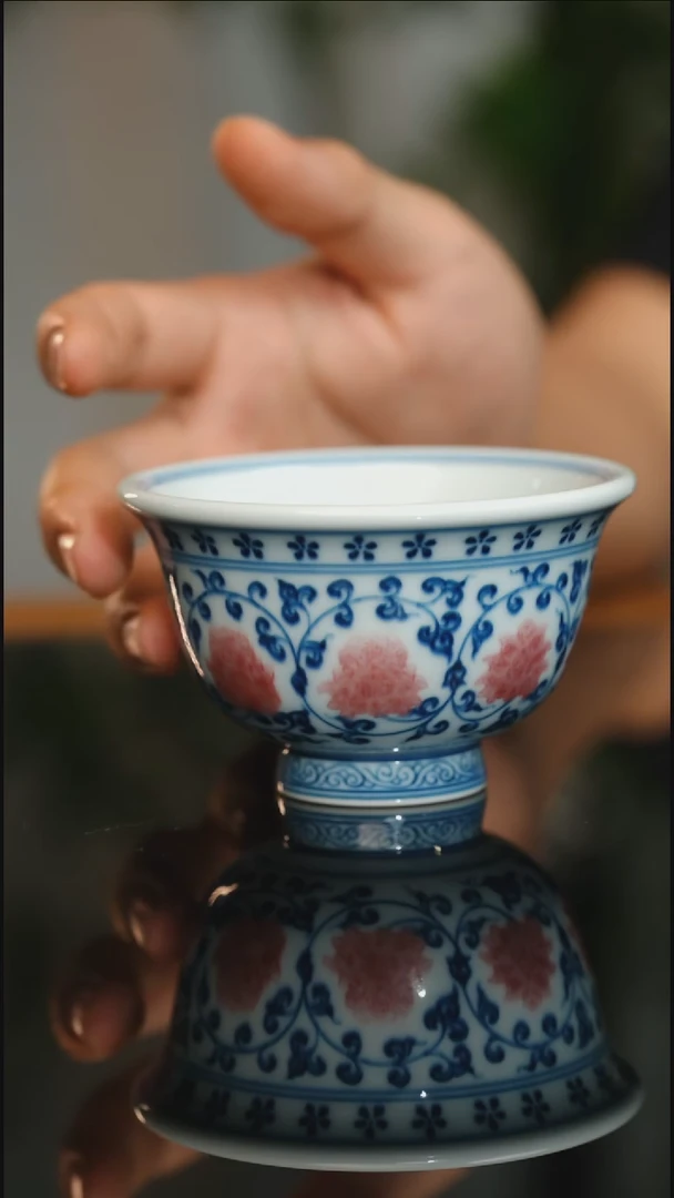 杯子瓷釉里红缠枝莲压手