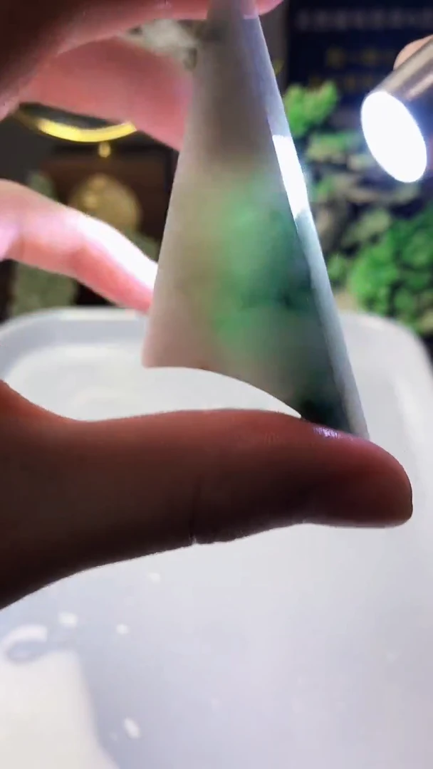 翡翠未镶嵌颈饰天然A货翡翠