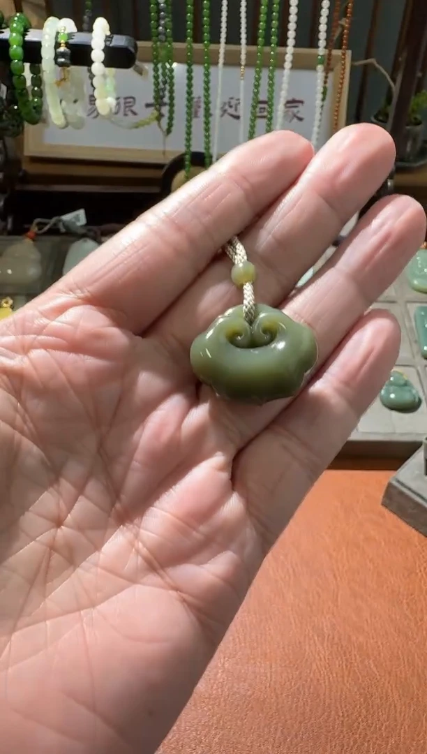 【闪购商品】和田玉颈饰未镶嵌新疆沙枣青如意锁多样性发其一