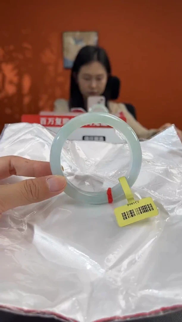 未镶嵌手镯翡翠1    56.8