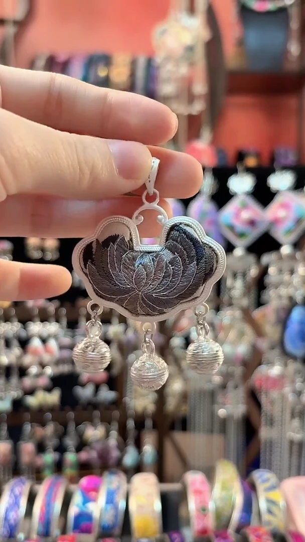 织绣 云织谣民族风精美饰品   68