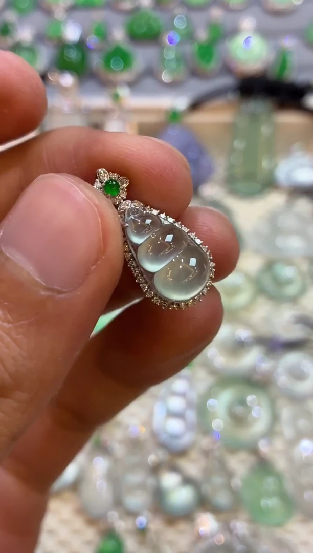 吊坠(不含链)18K金镶嵌翡翠U*豆子