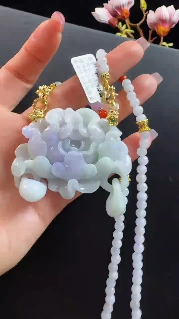 颈饰未镶嵌翡翠花牌