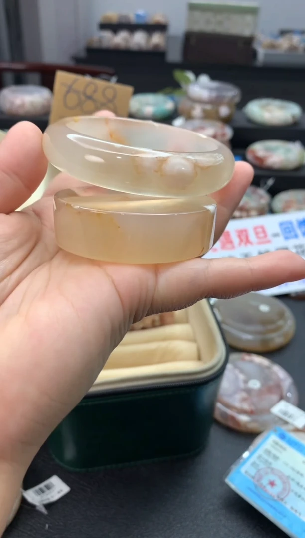 未镶嵌手镯石英质玉（57-58圈口）赠送镯心