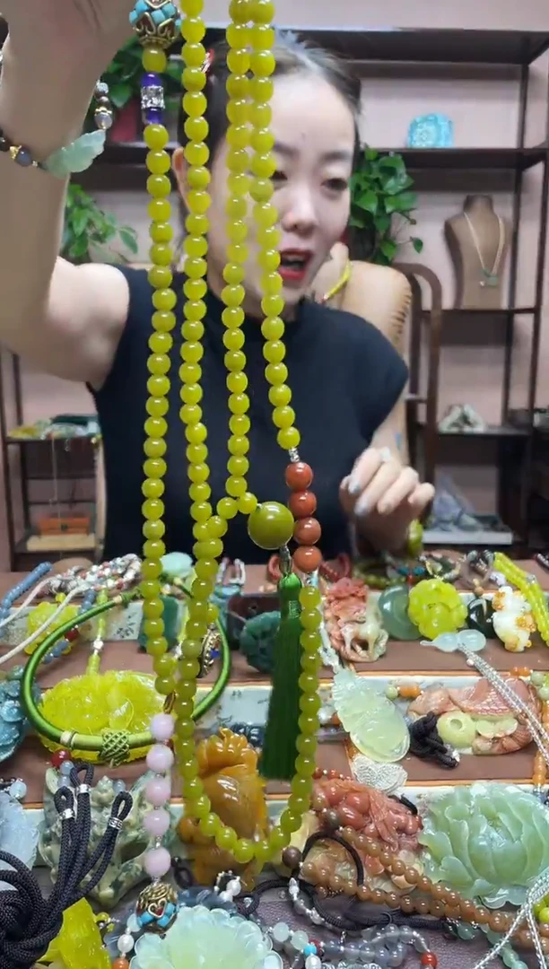 未镶嵌岫玉吊坠多样性发货发其中之一