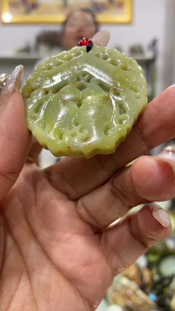 岫玉未镶嵌吊坠