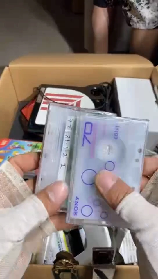 8新l****u中古商品，瑕疵品，不保好坏。208