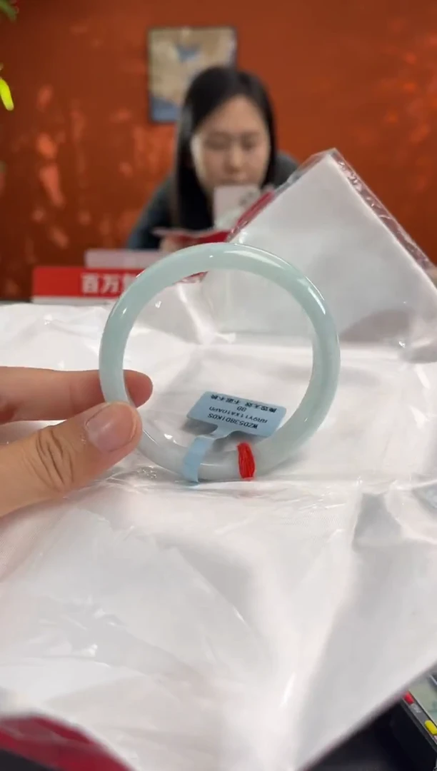 未镶嵌手镯翡翠b****.8 54