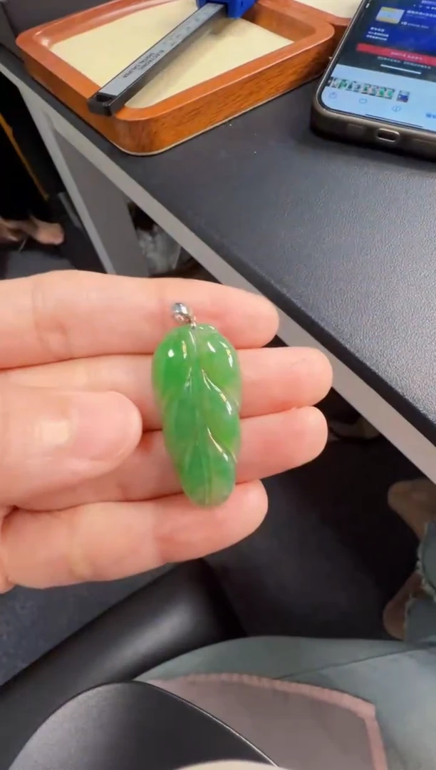 翡翠18K金镶嵌吊坠(不含链)12