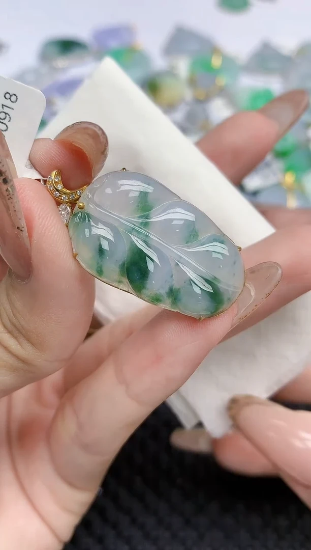 颈饰18K金镶嵌翡翠84   天然翡翠A货  百元以上9米证书费自理