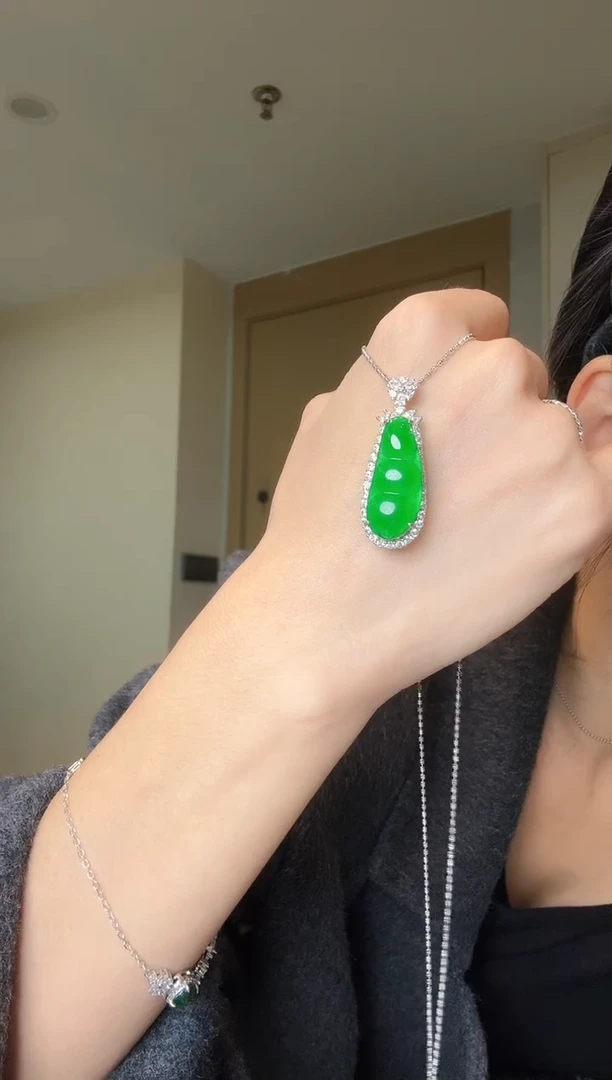 【闪购商品】翡翠吊坠(不含链)银S925镶嵌天然翡翠吊坠