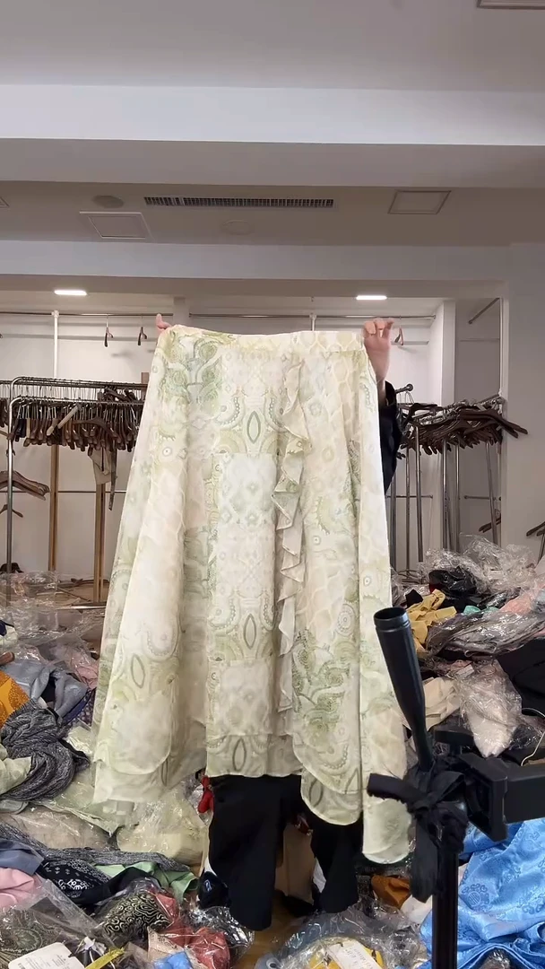 裙子     110斤以里   M