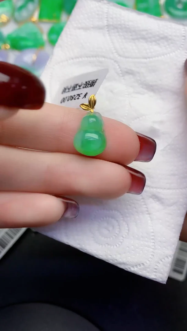 颈饰18K金镶嵌翡翠缅甸天然翡翠A货