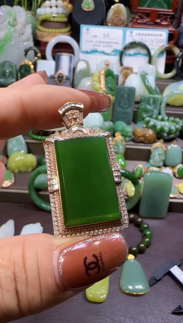 18K金镶嵌和田玉挂件兴****️【宏1001】55