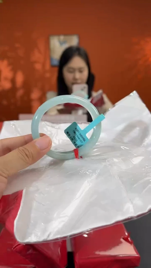 未镶嵌手镯（贵妃镯）翡翠54