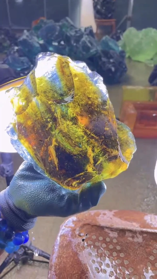 新疆五彩石石头。