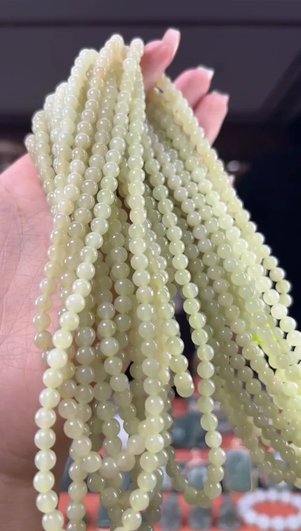 颈饰未镶嵌和田玉1颜色多样性发，拍一发一件