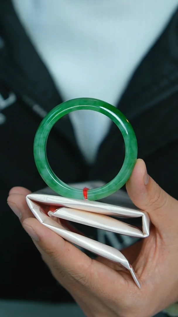 【闪购商品】翡翠手镯未镶嵌A货圈口51手镯GG/1