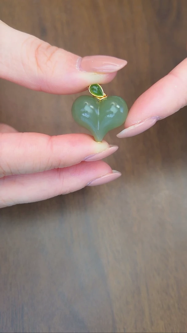 吊坠(赠链)银S925镶嵌和田玉屁桃吊坠