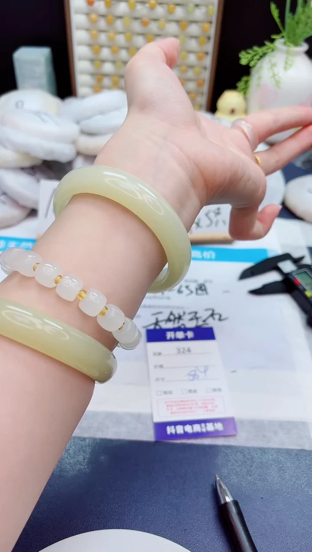 未镶嵌手镯石英质玉324-晴水-圈口58