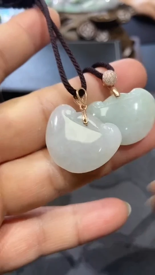 翡翠未镶嵌颈饰吊坠