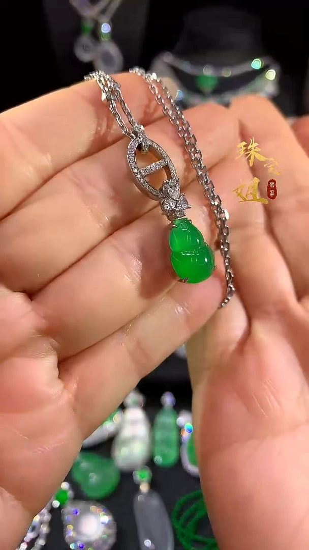 吊坠(赠链)18K金镶嵌翡翠吊坠