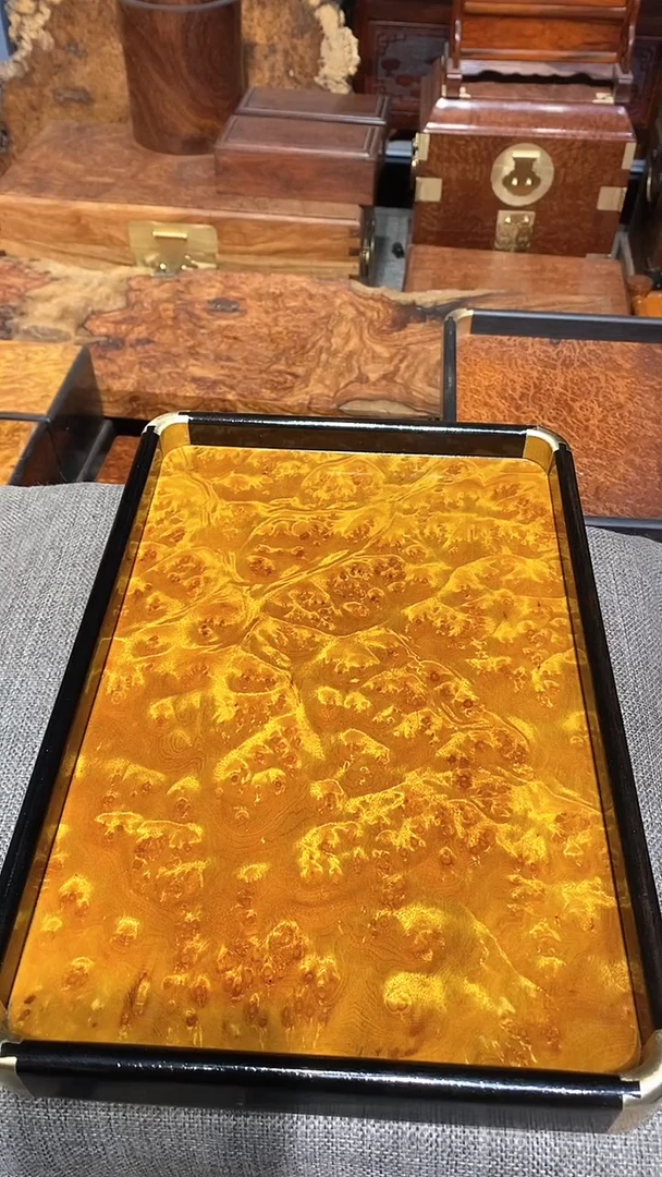 香樟木张*澜黄金樟茶盘一个