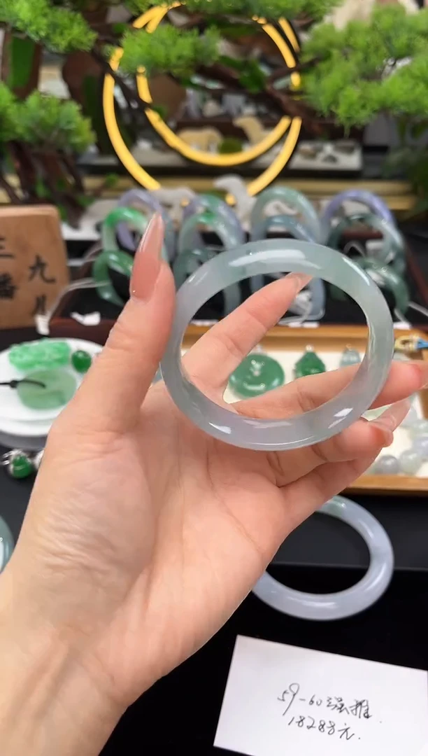 未镶嵌手镯翡翠手镯