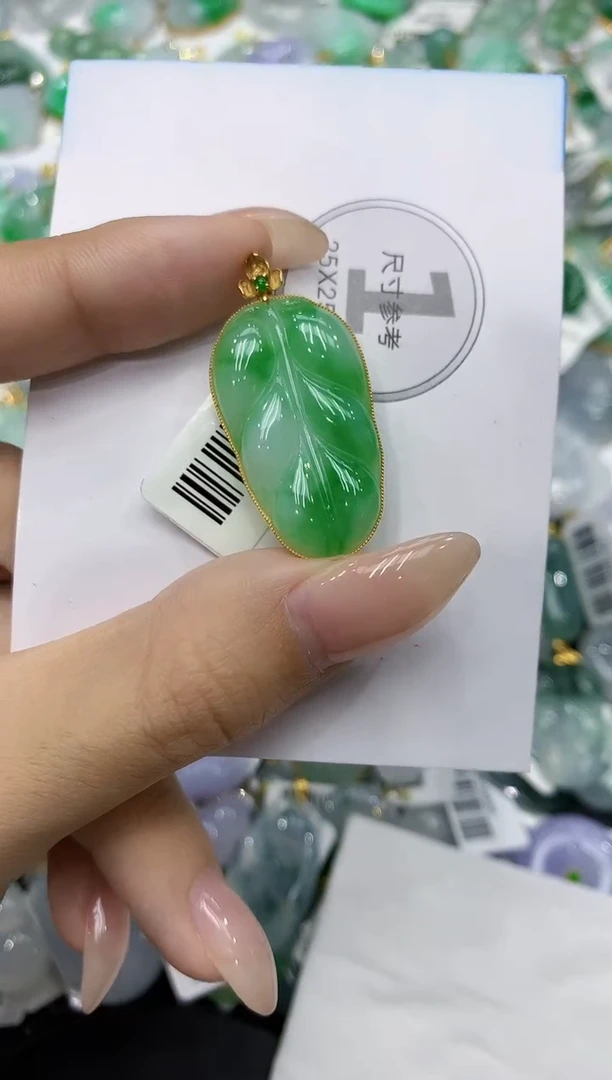 颈饰18K金镶嵌翡翠111111111111