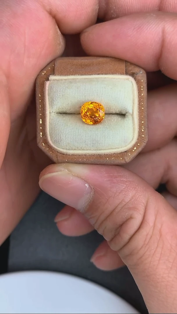 石榴石（芬达石）裸石未镶嵌2.445克拉